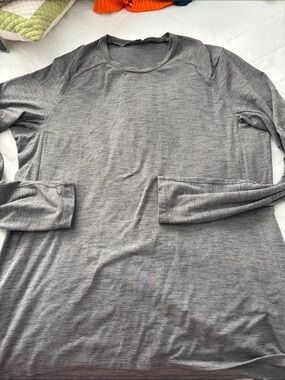 lululemon athletica Men's Heather Gray Long-Sleeve Crew
